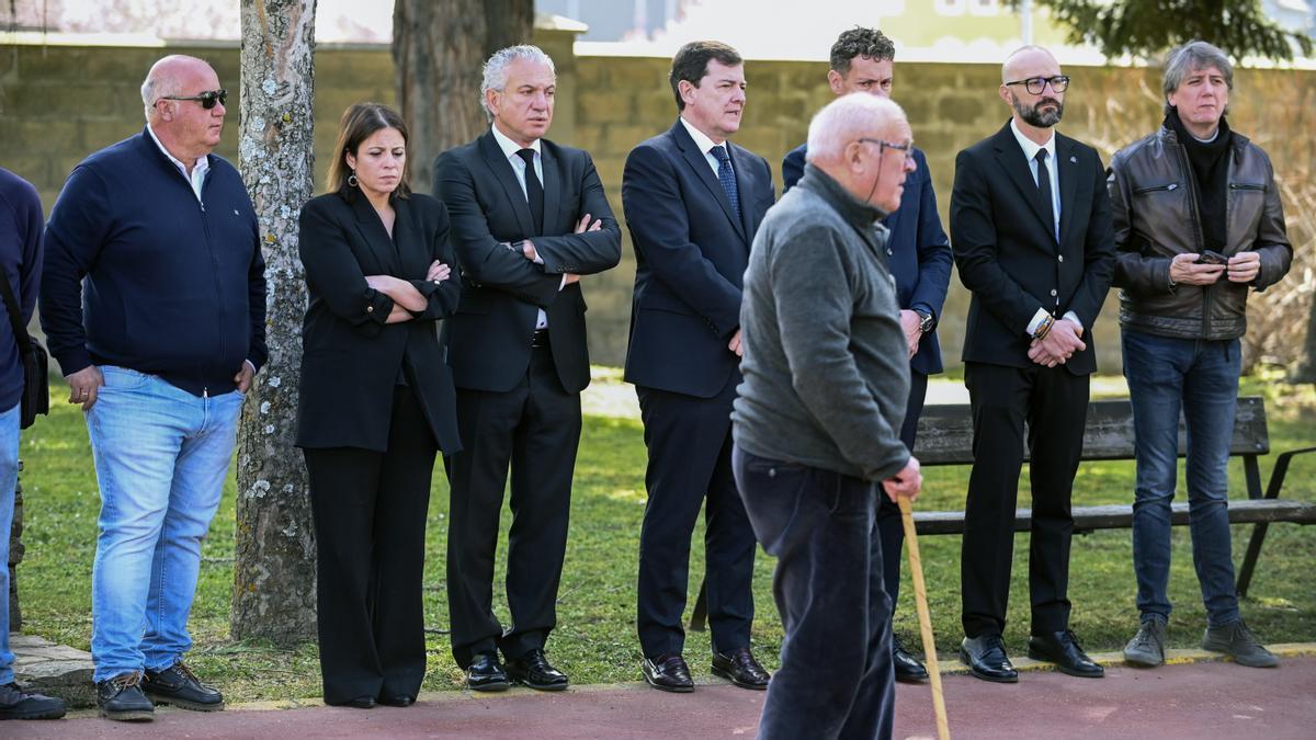 Autoridades hoy en Villablino, en la capilla ardiente de los mineros muertos en el accidente de Asturias.