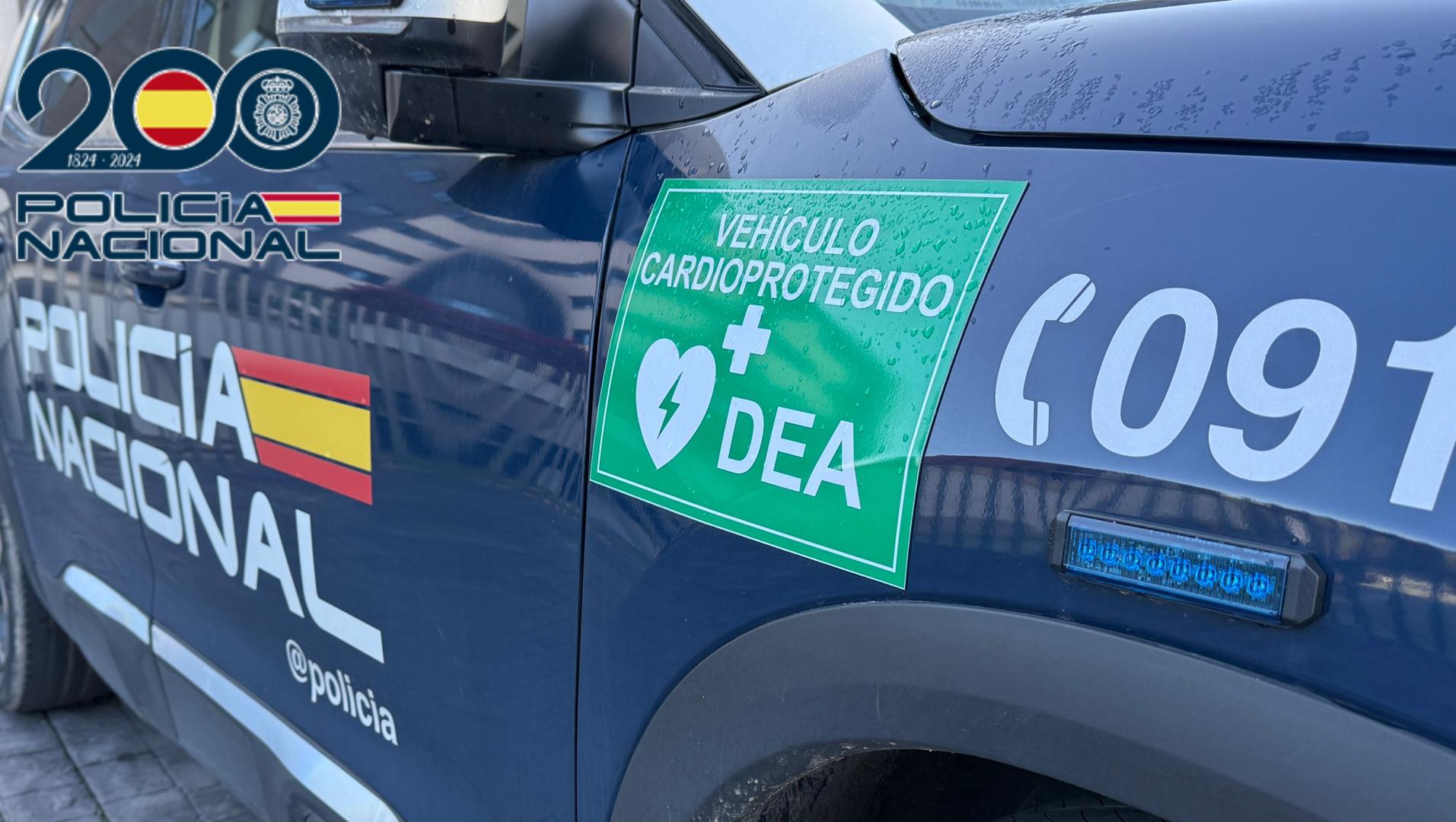 Dos agentes, una enfermera y personal de un gimnasio salvan la vida a un conductor que estaba sufriendo un infarto en Logroño