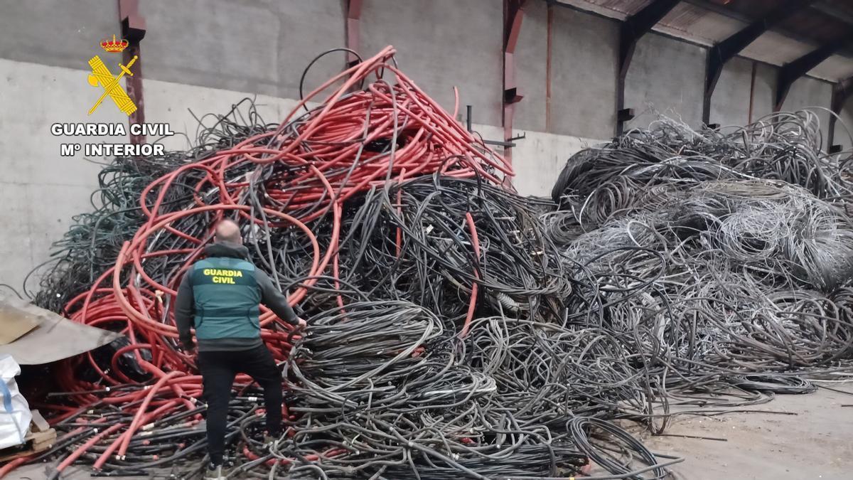 Desarticulado un grupo criminal que se desplazaba a la provincia de León desde Asturias para robar cobre en naves industriales.