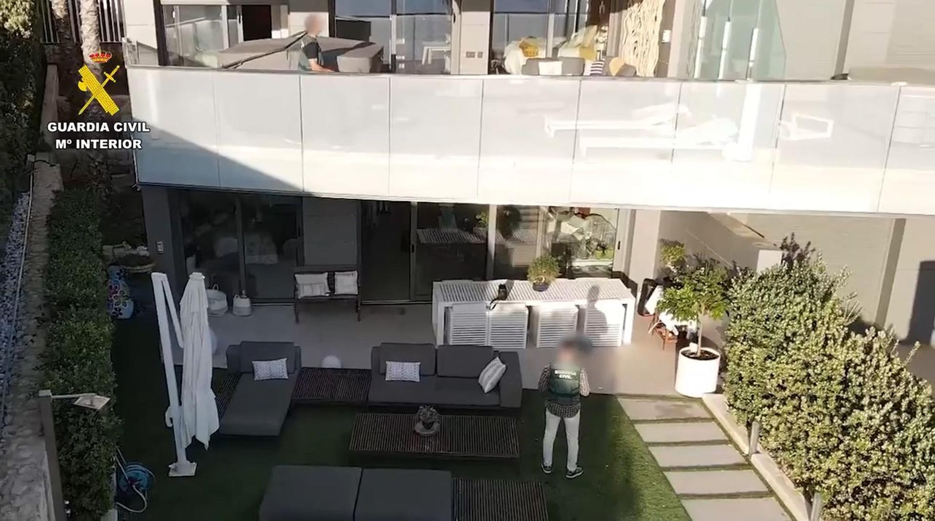 Detenidos cinco miembros de una familia por estafar más de tres millones de euros a empresarios desde Alicante