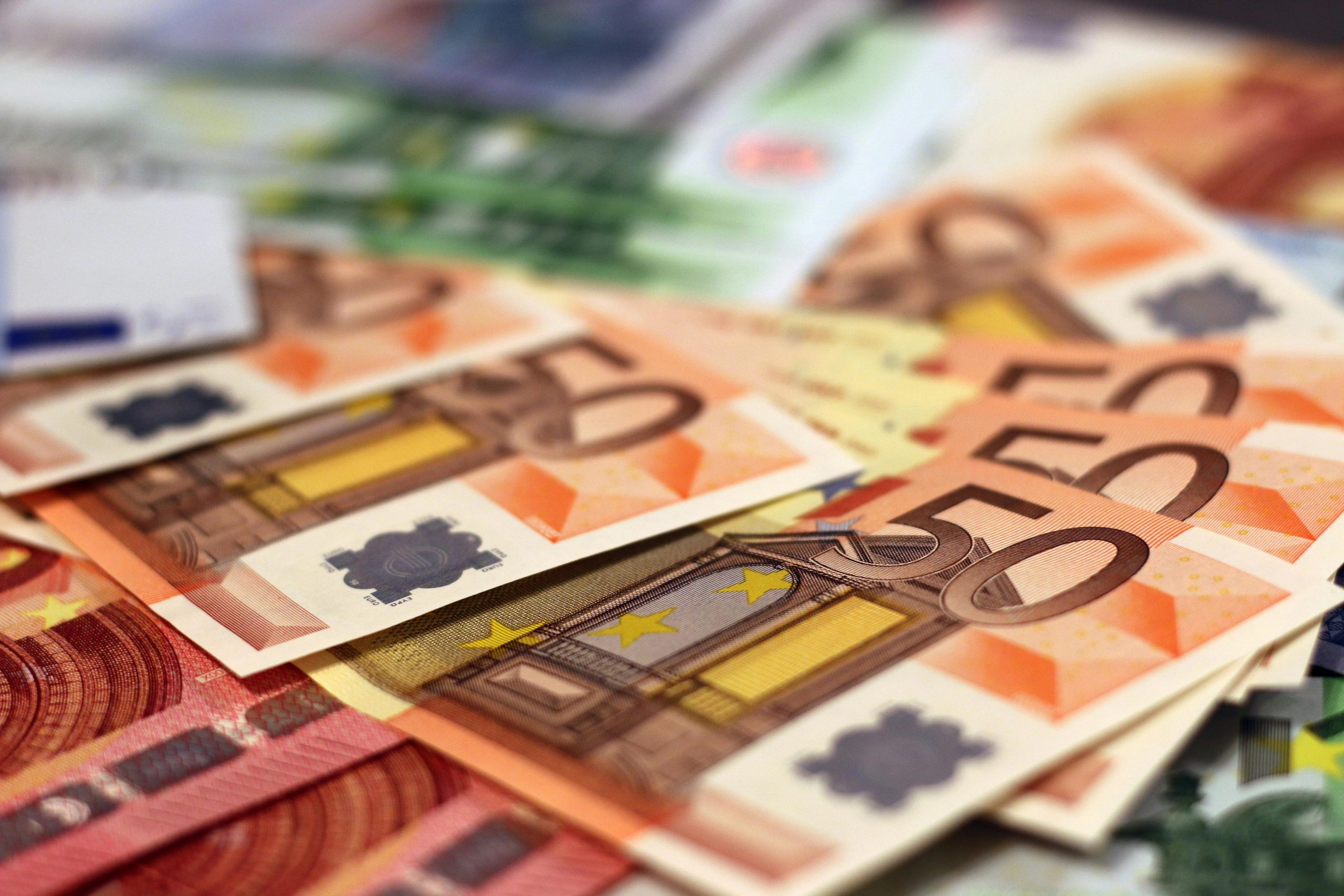 La Policía desarticula un clan que compraba con billetes falsos