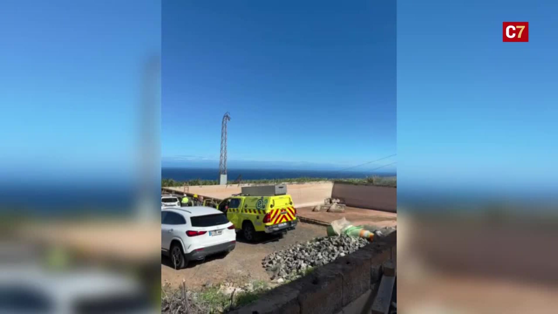 El viento parte una torre de alta tensión en Gáldar