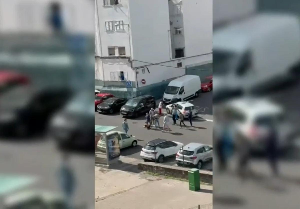 Pelea en la capital grancanaria ante la desesperación de un niño: «Papá, por favor, para ya»