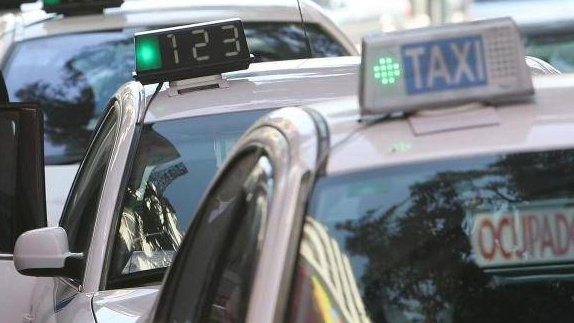 Hace un 'simpa' y amenaza con apuñalar al taxista en Málaga