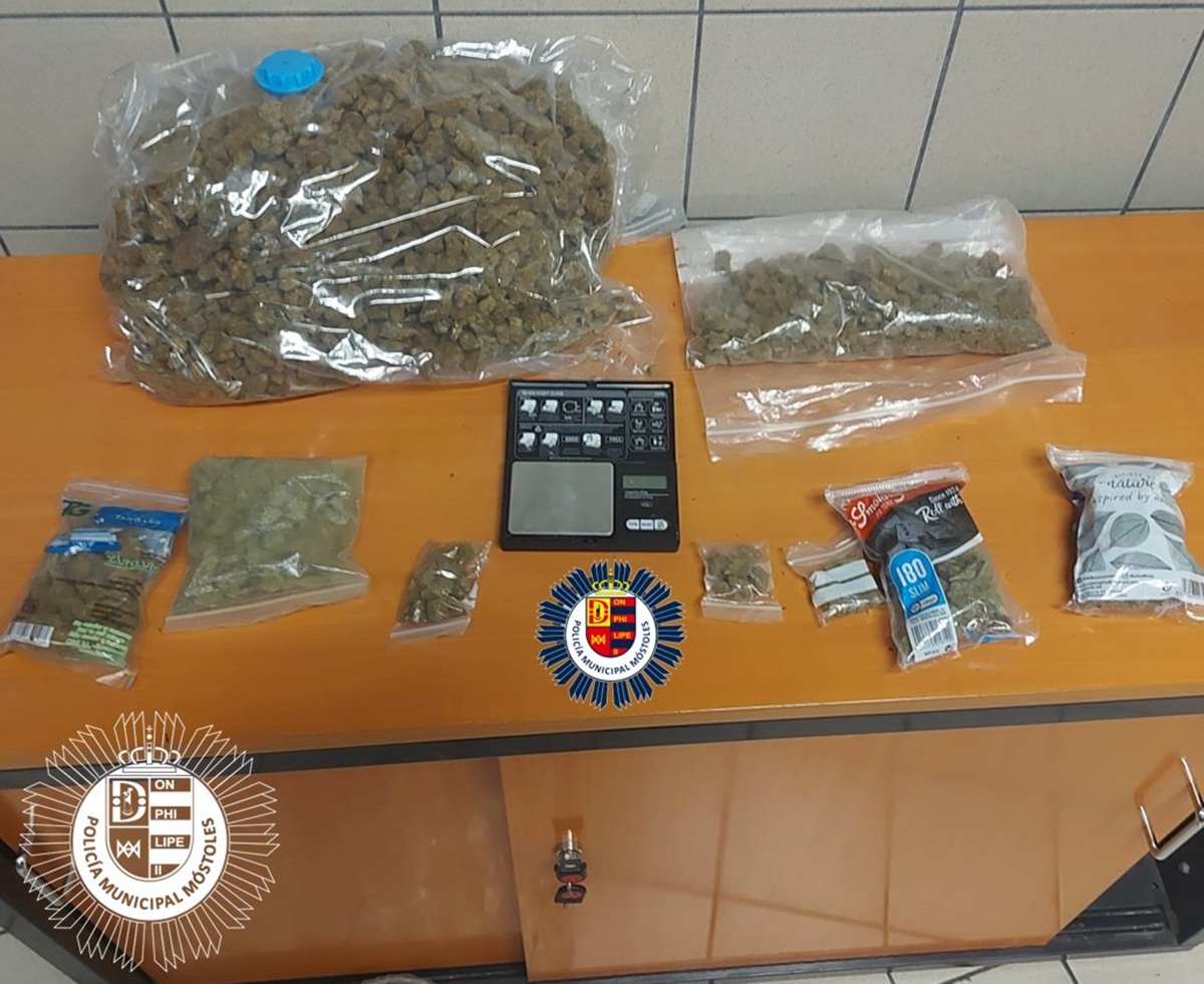 Pillan ‘in fraganti’ en Móstoles a un varón huyendo con droga tras ser denunciado por maltrato