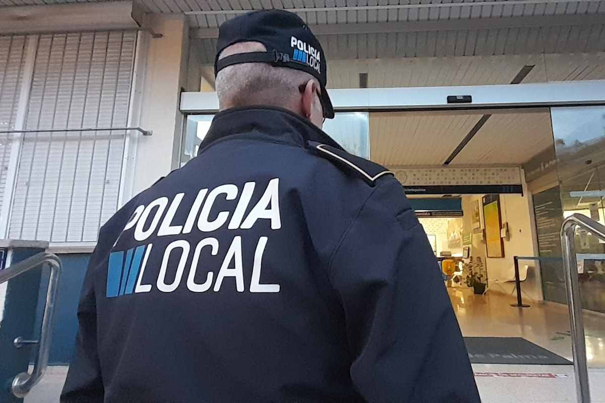 Detenido en Palma un hombre por embestir con su coche a un vehículo policial en una rave ilegal