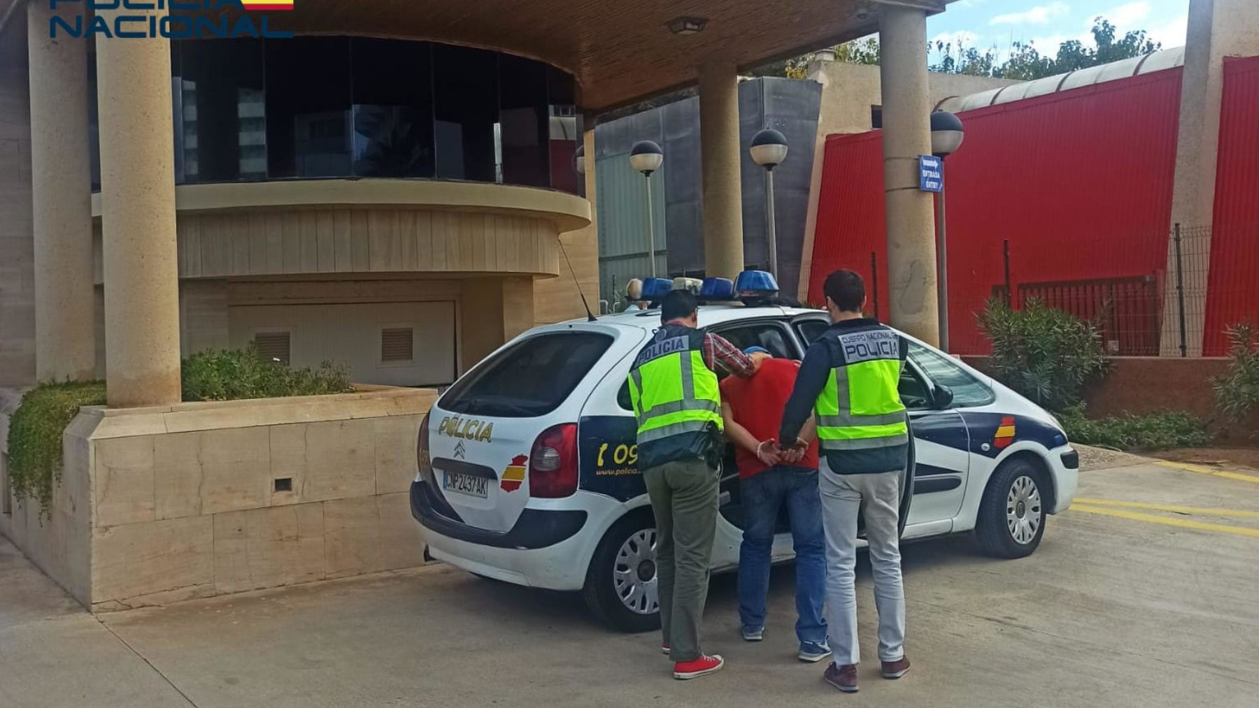 Detenido individuo de origen marroquí que intentaba vender un teléfono robado en una discoteca de Playa de Palma