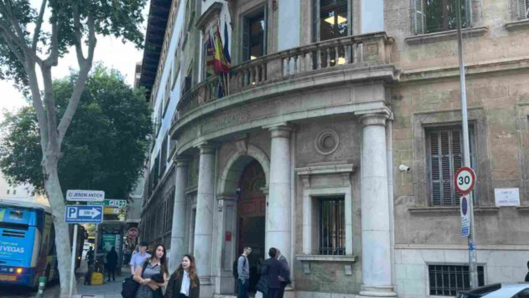 Libertad sin medidas para el joven que apalizó a su novia y quiso atropellar a un policía en Pere Garau