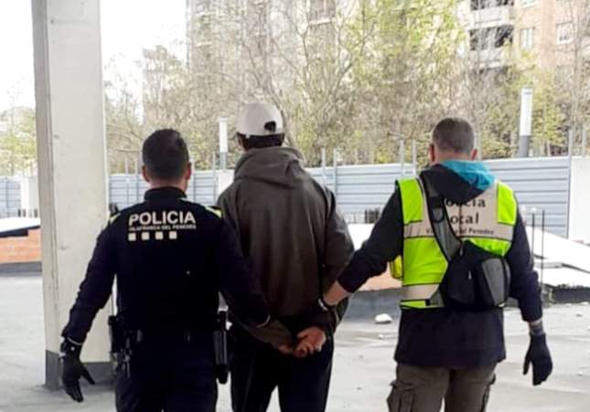 Detenidos dos jóvenes que asaltaban sistemáticamente un comercio en Vilafranca del Penedès