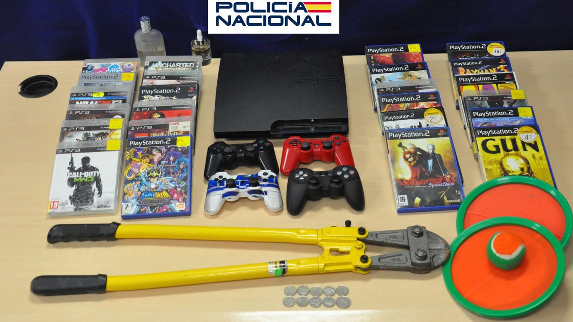 Detenidos dentro de una casa de Salamanca mientras robaban una videoconsola