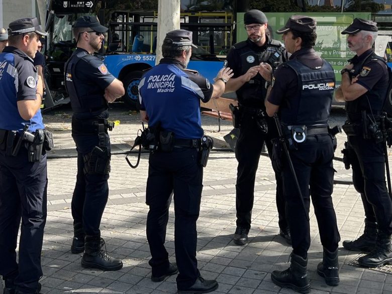 Efectivos de Policía Municipal y Policía Nacional en las inmediaciones del accidente (Foto: Emergencias Madrid)