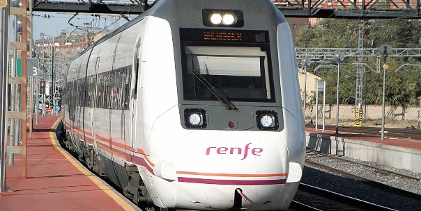 renfe tren No se cumplen horarios del Donostia-Vitoria y hay suspensiones