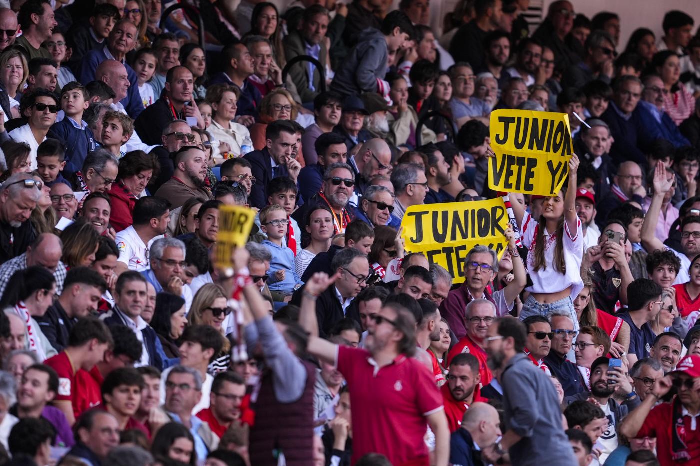 Aficionados sevillistas protestan contra la actual directiva. - Joaquín Corchero/EP