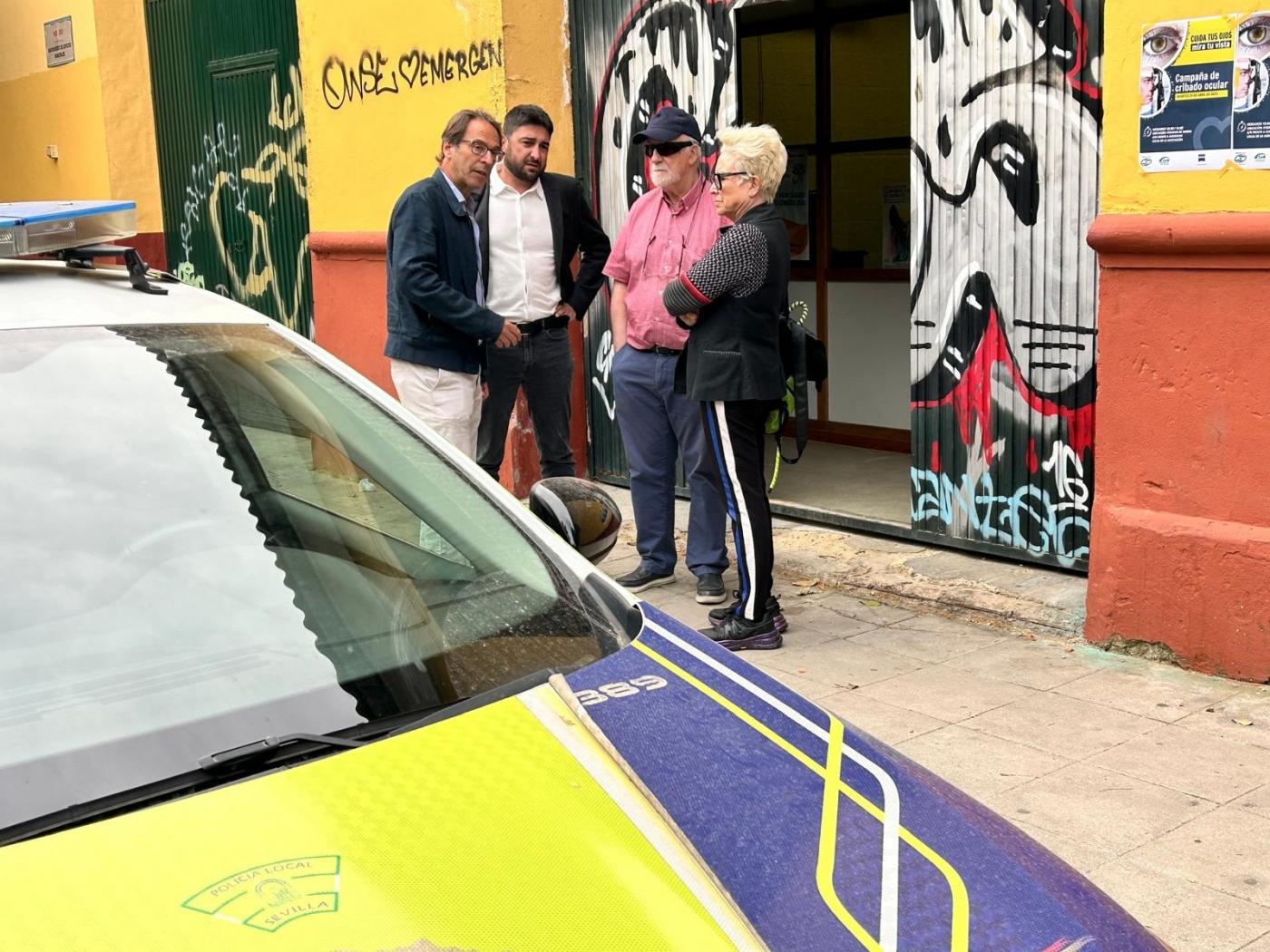 Ismael Sánchez, con representantes de la asociación Mácula Retina - e.p.
