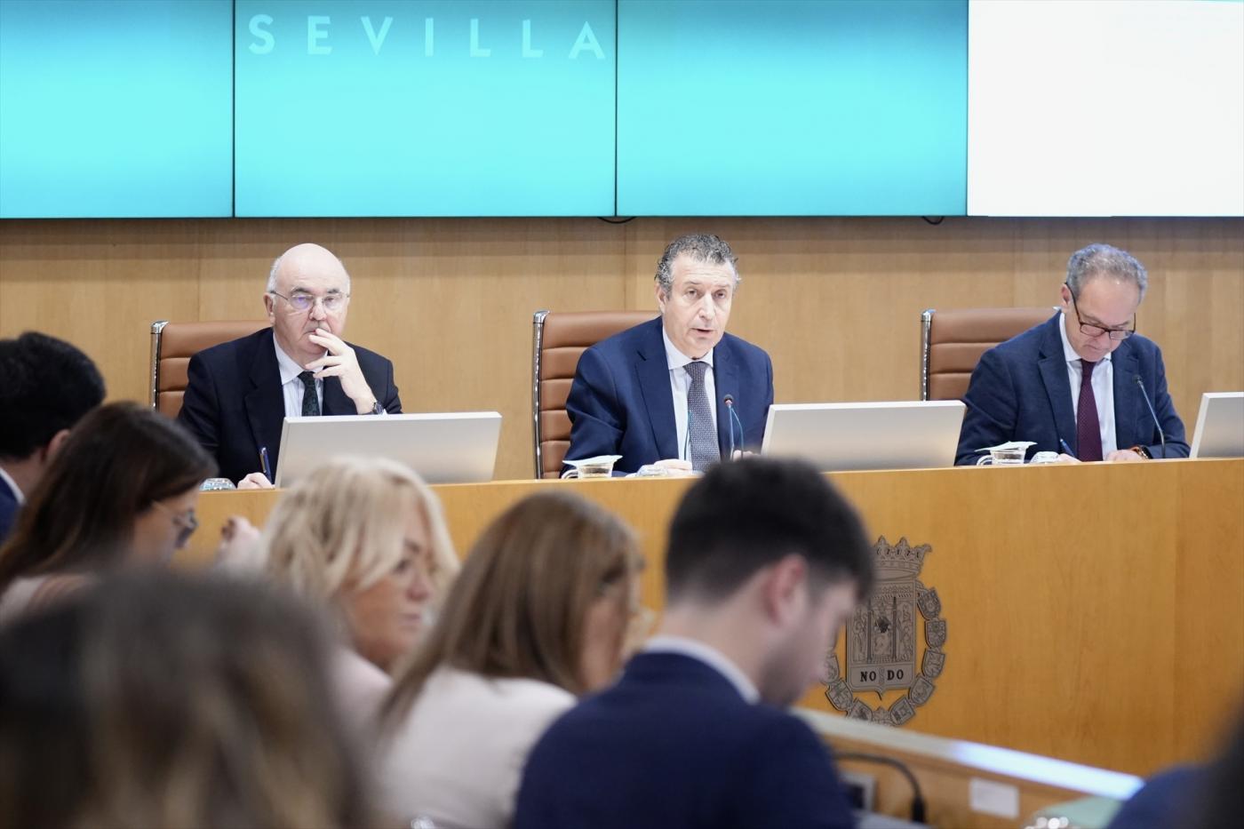 La Diputación de Sevilla reconoce a los cuerpos de emergencia tras el gran apagón