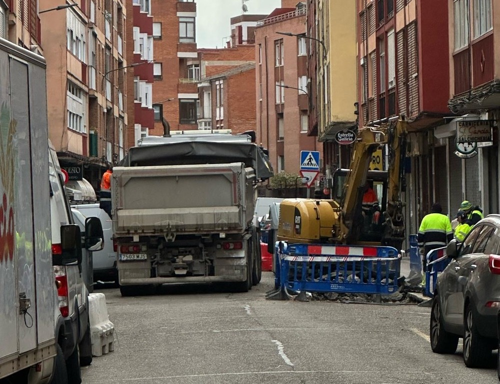 La rotura de una tubería deja sin agua a 20 vecinos
