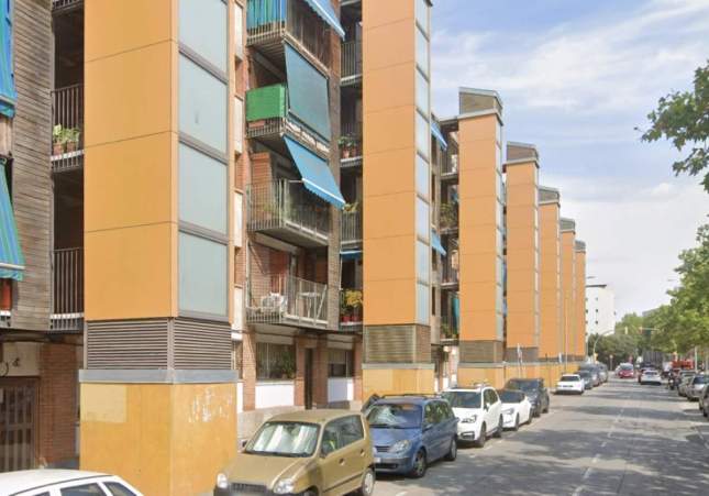 Grave apuñalamiento en Sabadell: padre e hijo enfrentados a bastonazos terminan con un hombre herido por la espalda