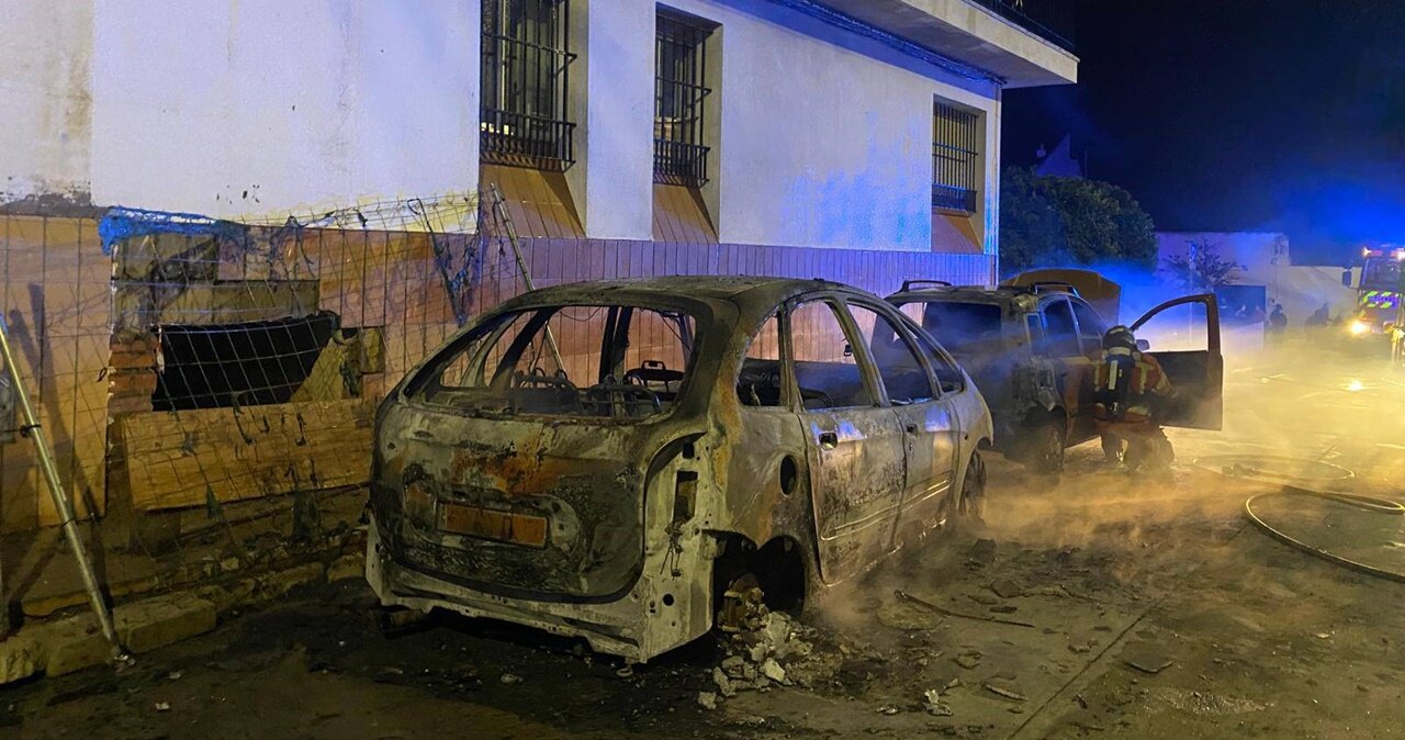 Incendio en Beas obliga a desalojar a ocho personas de sus viviendas sin causar heridos
