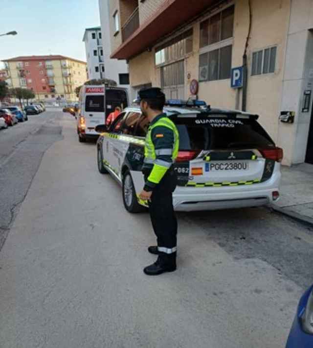 La Guardia Civil auxilia a conductor que parecía encontrarse enfermo y conducía de forma anómala