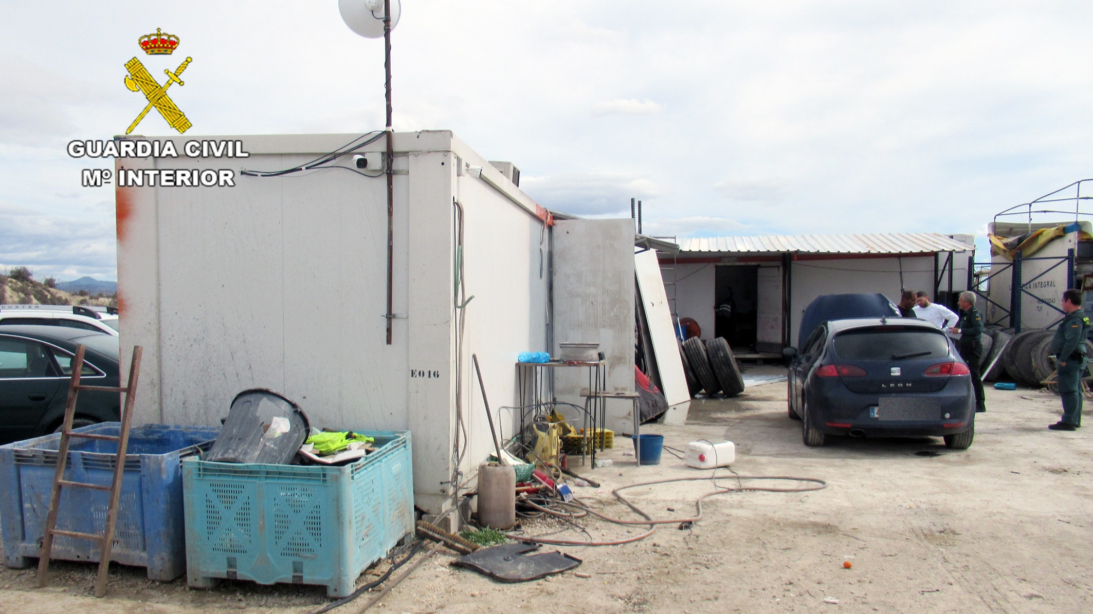 La Guardia Civil destapa un taller clandestino instalado en un contenedor frigorífico en Fortuna