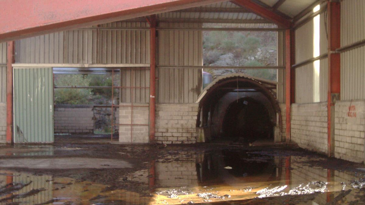 Imagen de archivo, de 2006, de una de las bocaminas en Sosas de Laciana.