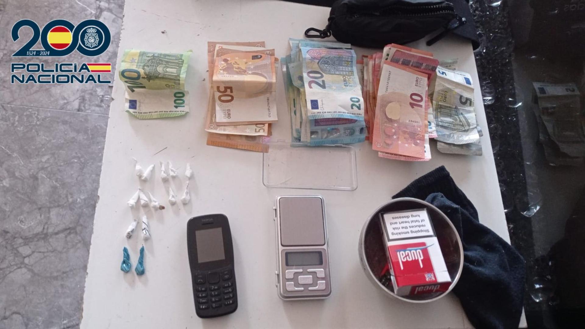Doce detenidos tras desarticular varios puntos de venta de droga en barrios de Málaga
