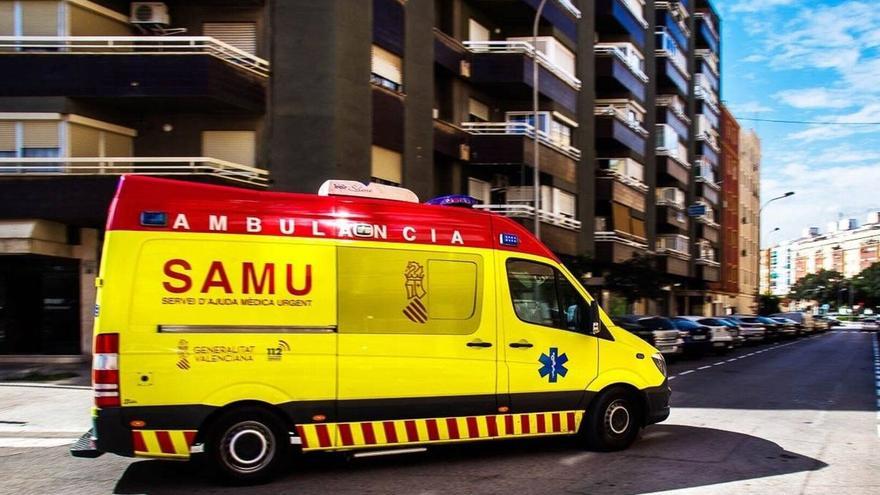 Muere una mujer de 76 años tras caerle una farola derribada en Valencia
