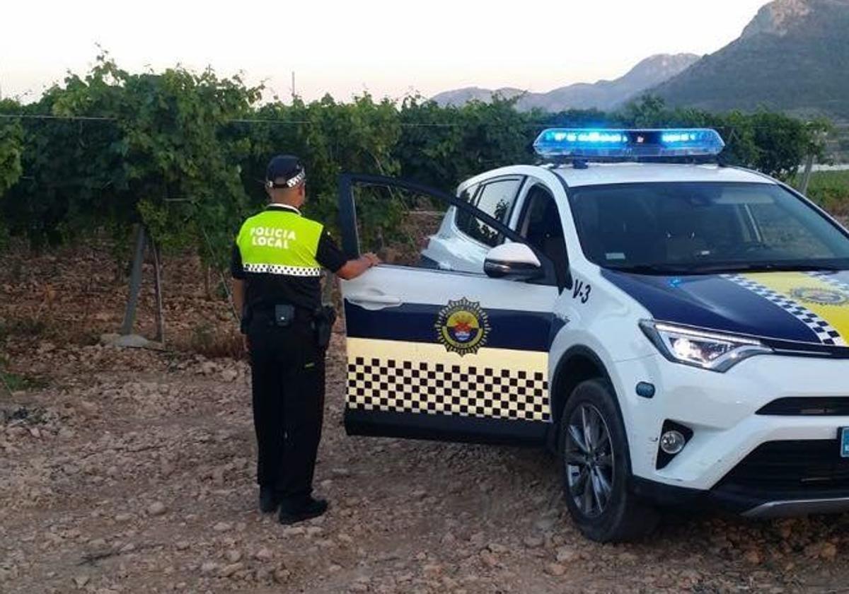 Policía Local de Aspe salva la vida de joven en coma diabético gracias a la experiencia de uno de sus agentes