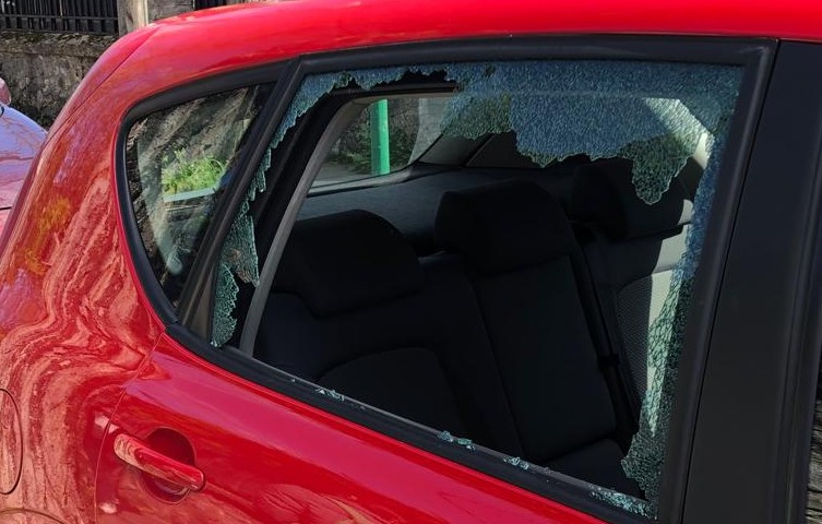 Sangría semanal en Vitoria de robos en coches con destrozos: 13 casos en una semana