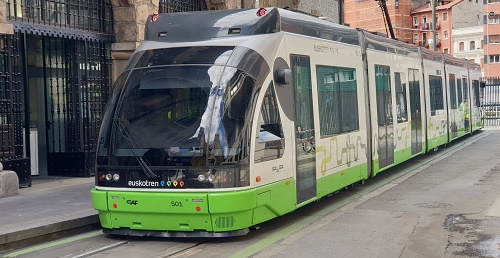 Ruidos y olores obligaron a cortar tren y tranvía en Vitoria