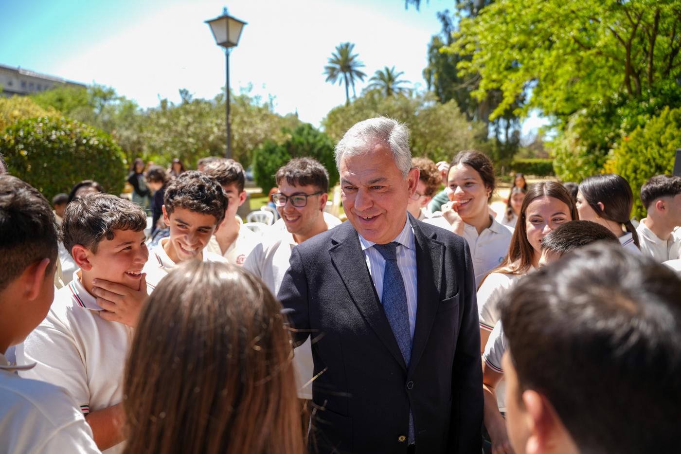 El alcalde Sanz celebra el Día del Libro en los Jardines de Murillo