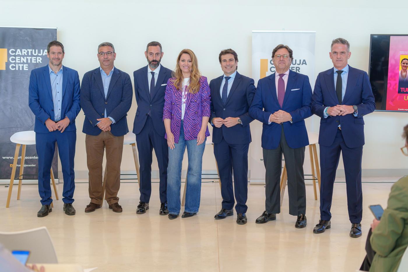 Los participantes en el foro. - ASET