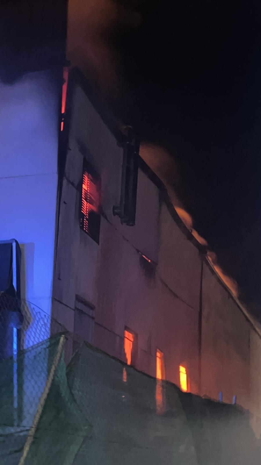 Un incendio arrasa una nave en Guijuelo sin dejar víctimas