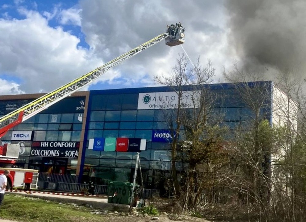 Declarado un incendio en las oficinas de un concesionario
