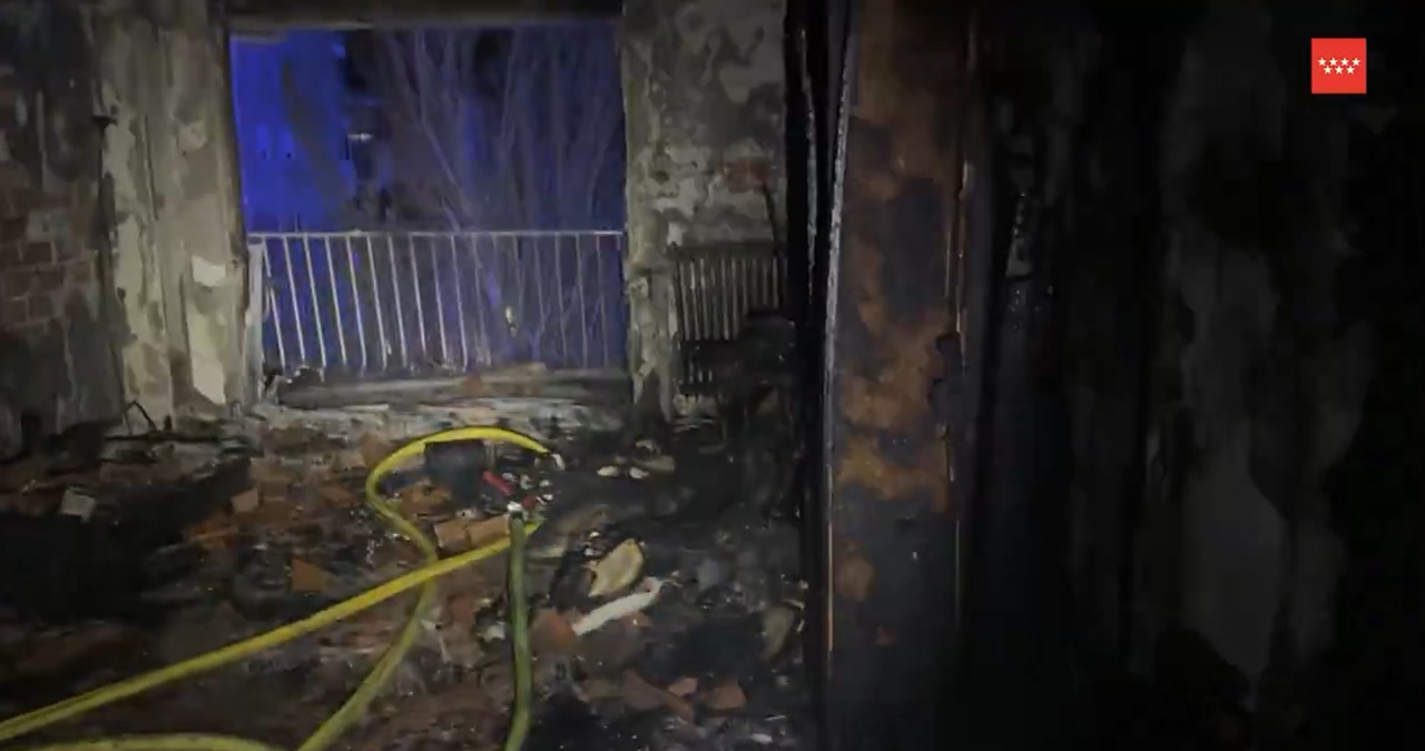 Una mujer de 57 años resulta gravemente herida en un incendio en Móstoles, además de otras 30 personas afectadas por el humo