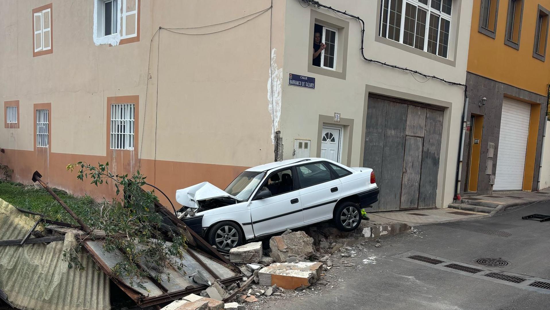 Vecinos de Cañada Honda denuncian falta de seguridad en una obra de saneamiento tras un accidente