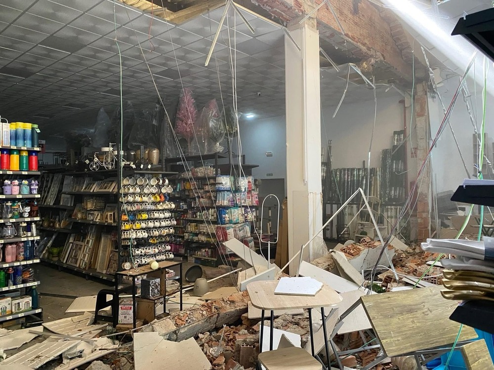¡Susto en el hipermercado! Parte del techo de Súper Zaratán se desploma, pero afortunadamente no hay heridos