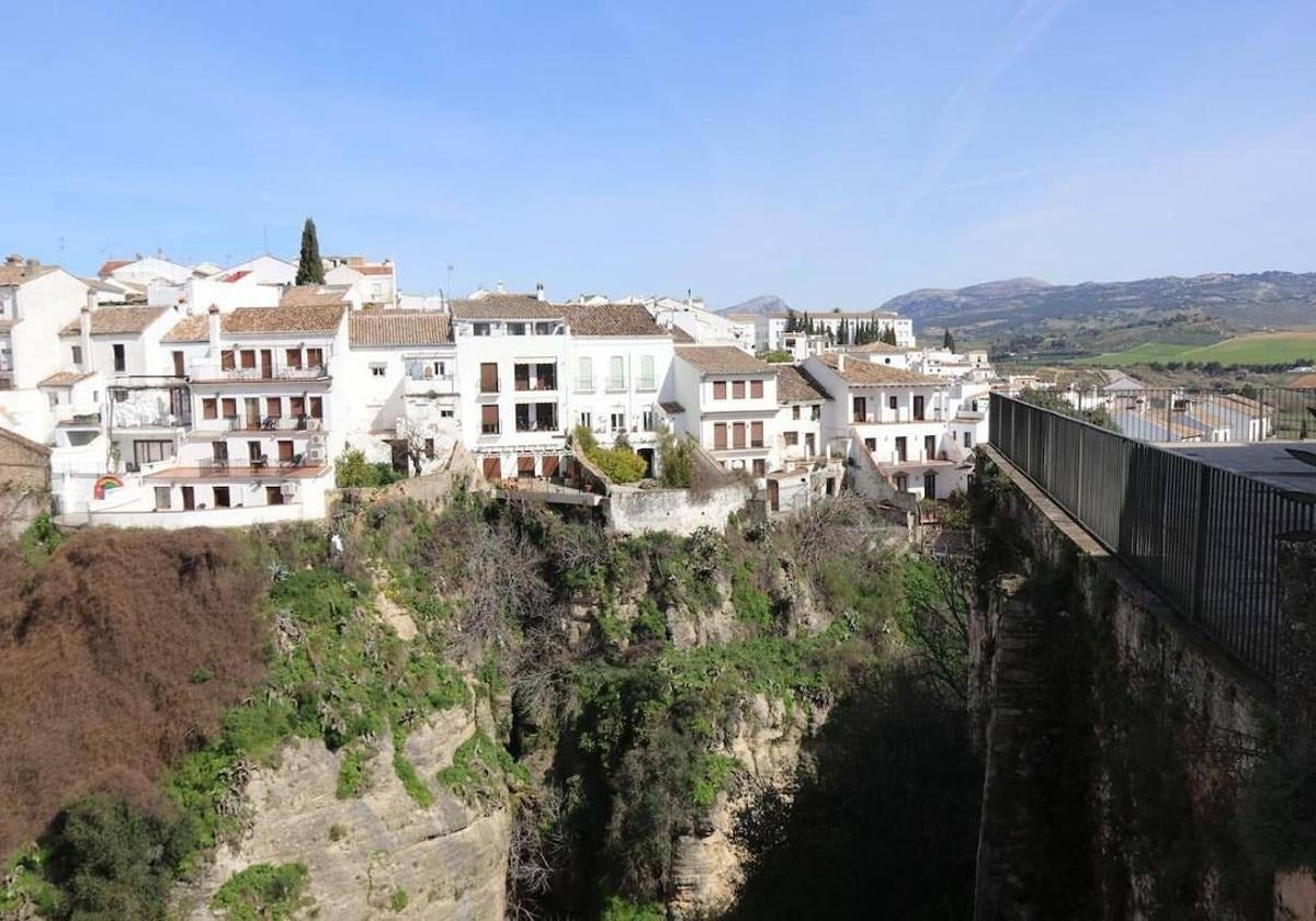 Identifican a seis carteristas que robaban a turistas en el centro y estación de autobuses de Ronda