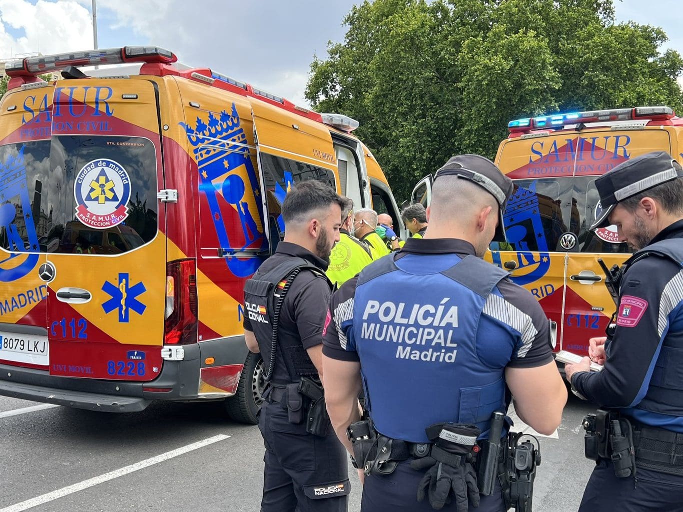 Un hombre secciona una mano a otro durante un ataque a machetazos en Puente de Vallecas