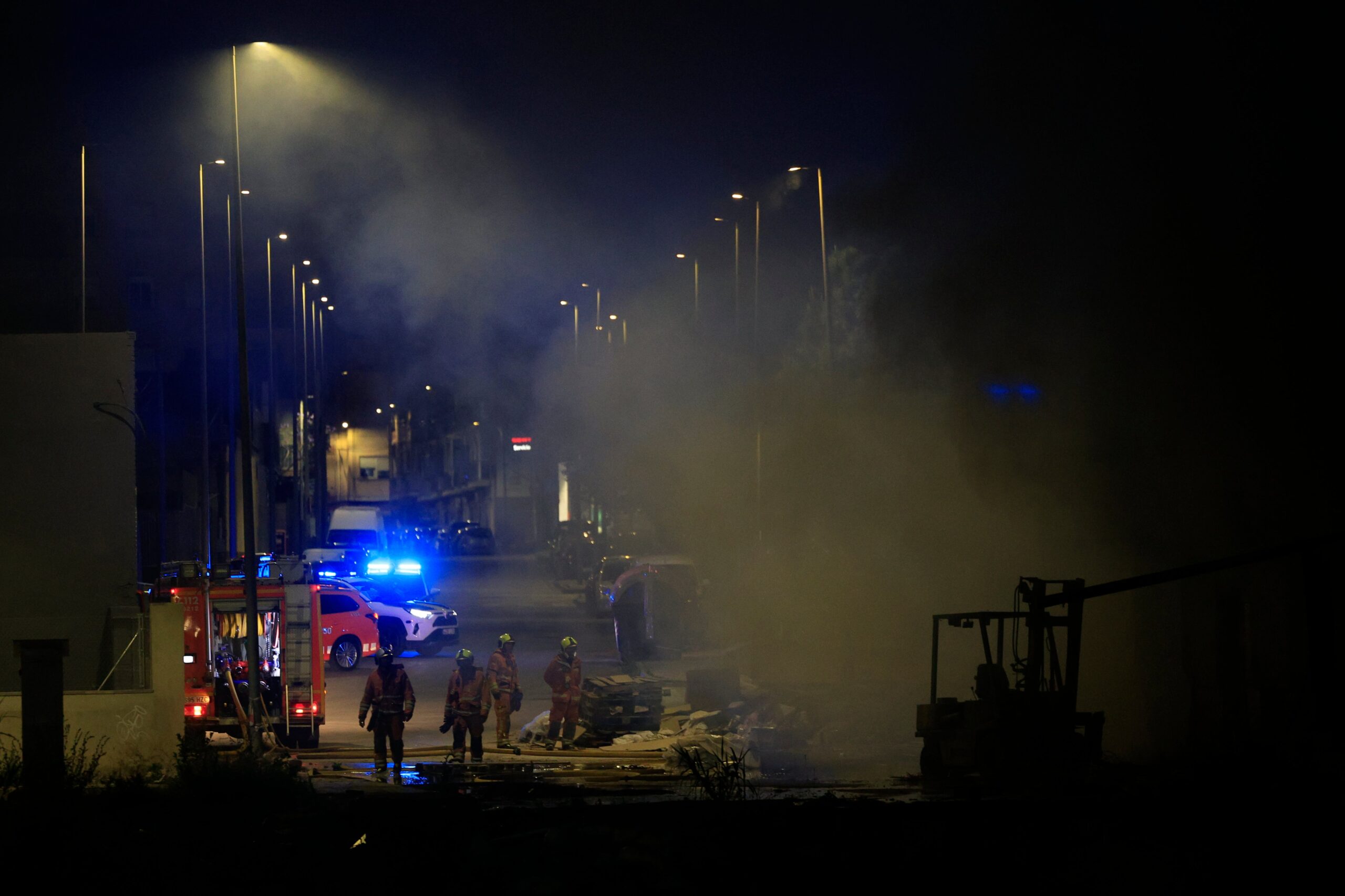 Investigan si el fuego que ha quemado una nave dañada por la dana en Torrent ha sido intencionado