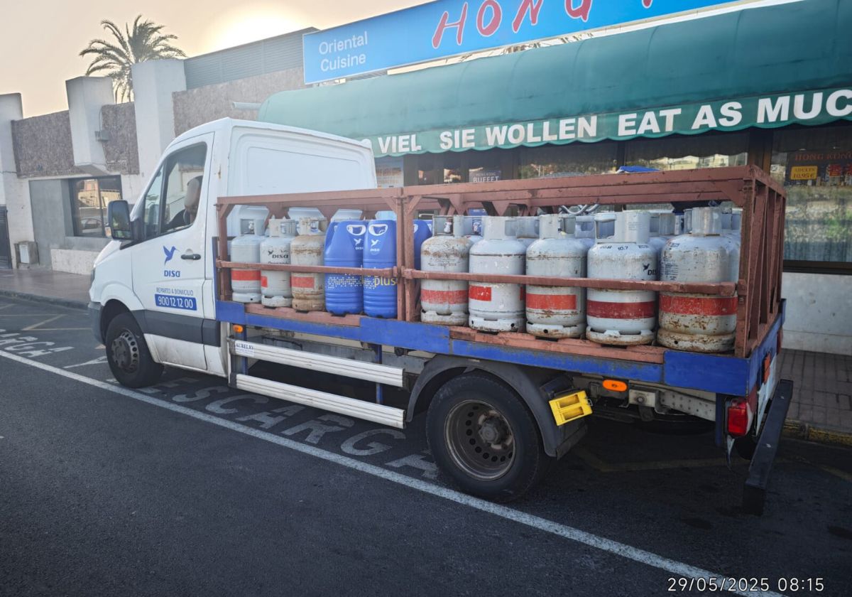 Un hombre pillado consumiendo sustancias estupefacientes mientras conducía un camión en Gran Canaria