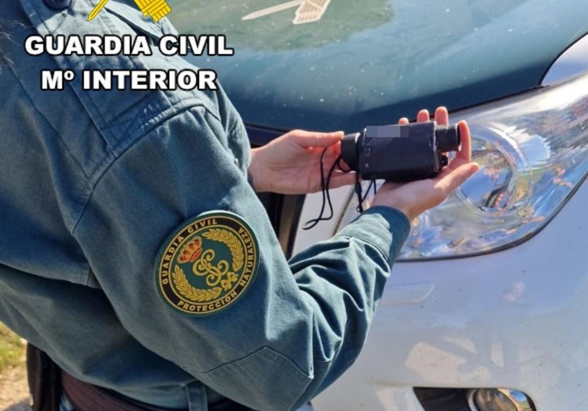 Denuncian a un cazador por utilizar visor térmico prohibido durante la caza en Burgos