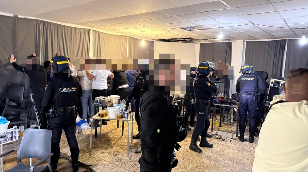 Identificadas 47 personas en una fiesta ilegal en una nave