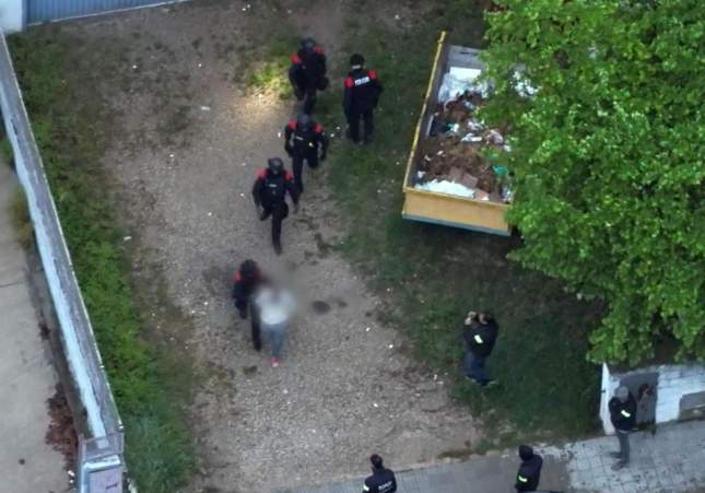 Desmantelan gran plantación de marihuana en nave industrial de la Roca del Vallès: nueve detenidos por tráfico de drogas