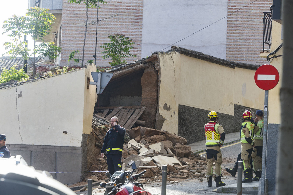 Derrumbe del muro de un edificio ruinoso en General Villalba