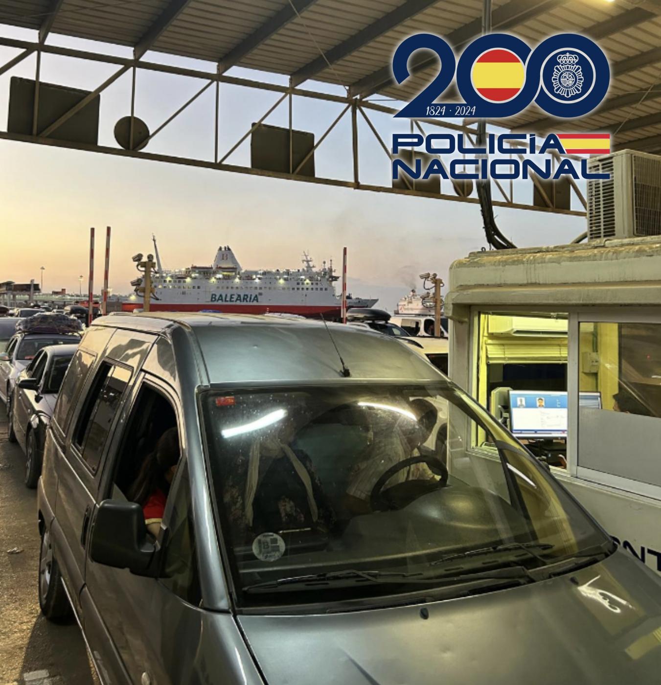Filtro de salida de vehículos del Puerto de Almería. - Europa Press.