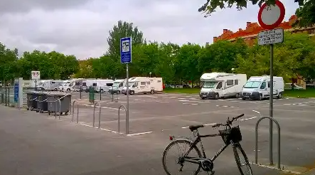Barrera de cobro al parking de caravanas de Vitoria