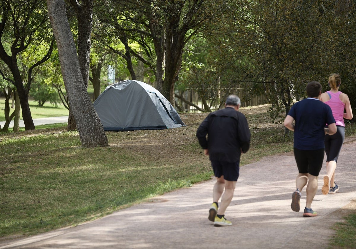 Un sin techo del Jardín del Turia, detenido por robar un patinete eléctrico a una joven