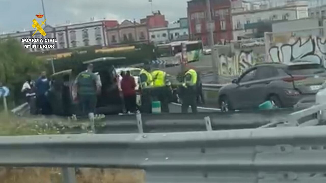 Detención de tres personas