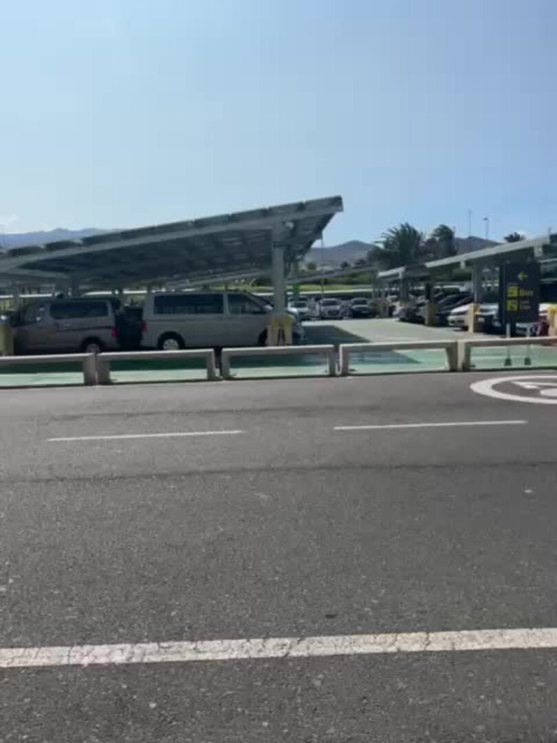 Los disparos de la Policía desatan el pánico en el Aeropuerto de Gran Canaria